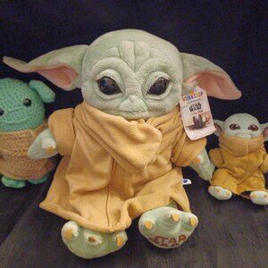 NWT Build A Bear Star Wars The Mandalorian Baby Yoda w/. 2 Xtra Plushies